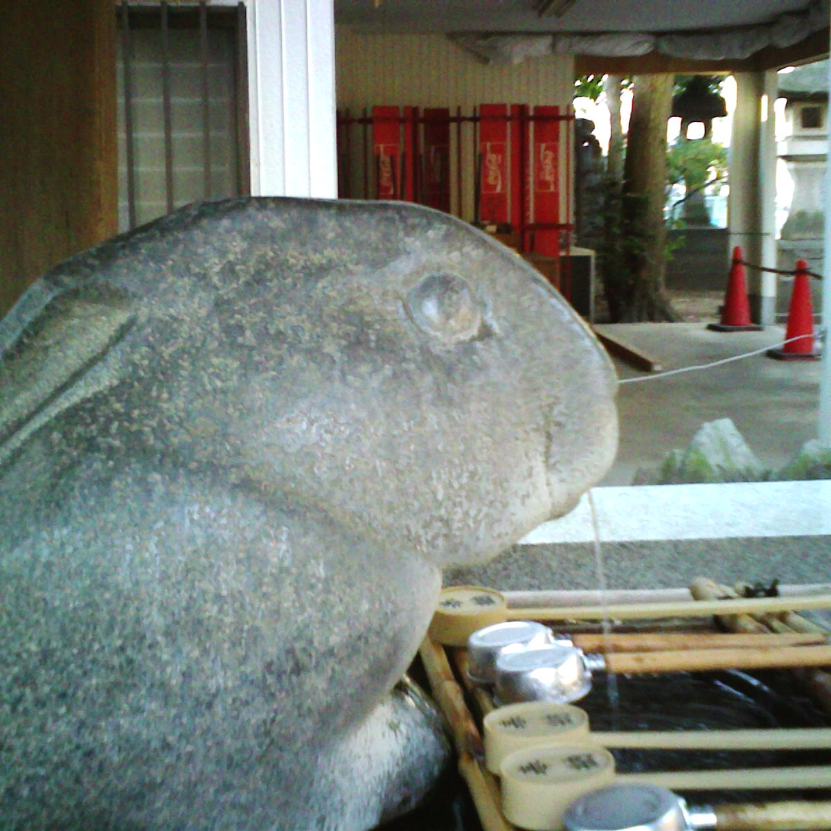 調神社は手水舎もうさぎ