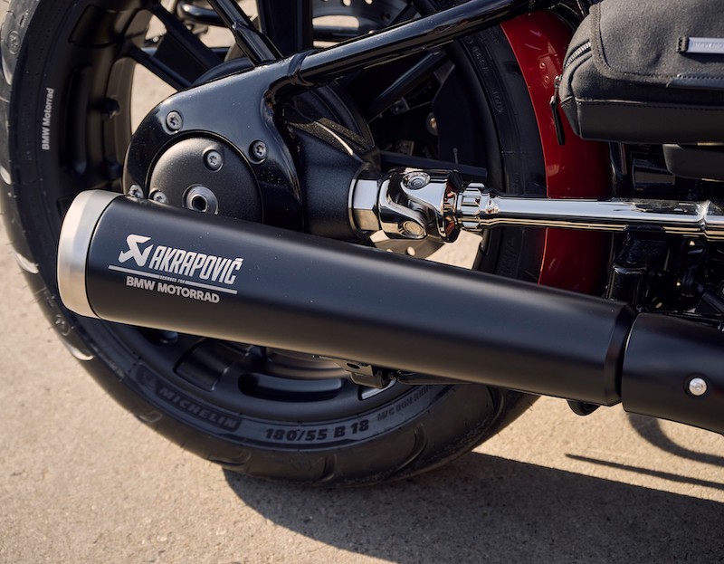 BMW MotorradがBMW R18用アクラポビッチ製リヤサイレンサー発表