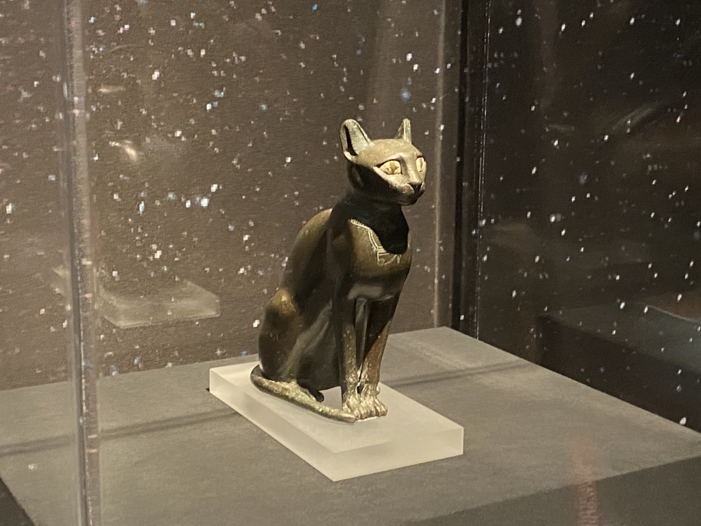 エジプト　ホルス神　木製台座　ルーブル美術館　ALVA博物館 エジプト ホルス神 木製台座 ルーブル美術館 ALVA博物館 - メルカリ