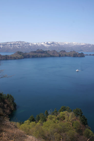 壮大な十和田湖の雄姿