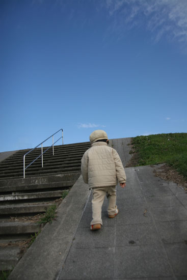 坂道を越えて