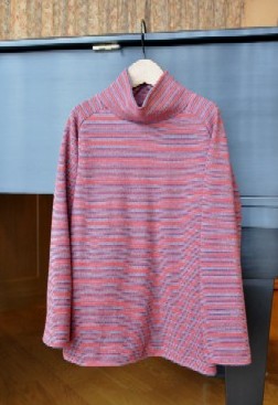 ハイネックTシャツ