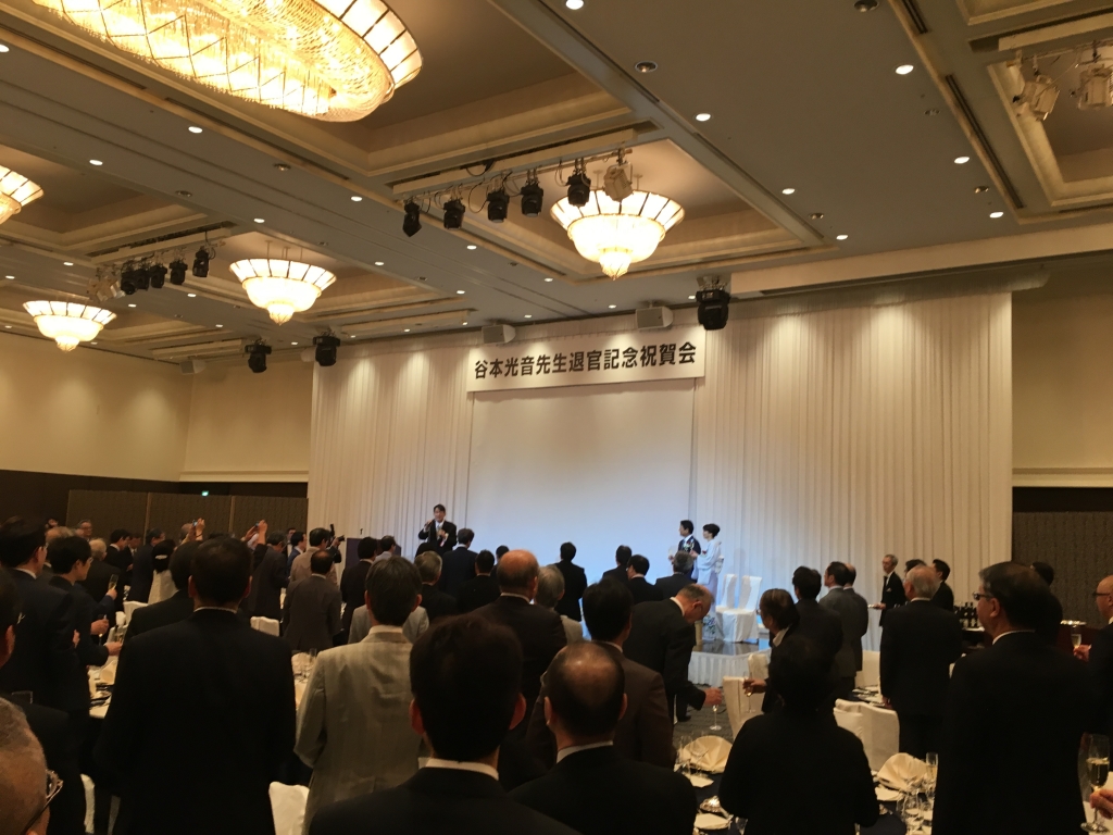 谷本教授乾杯２