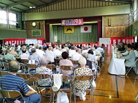 敬老会を楽しみにして来られた方々で、体育館も一杯です。