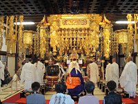 一心に読経し、供養を捧げ、世界平和を祈願いたしました。