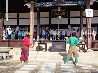 お面を外した鬼は、いつも見ている先生でした。