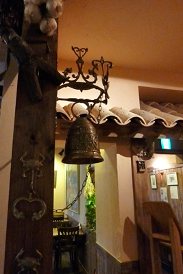 洒脱な演出、マジョラム店内のイタリア瓦