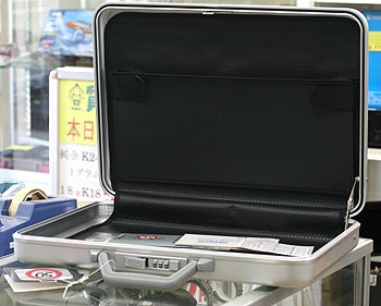 ゼロハリバートンZ2アタッシュケース入荷！ | 買取 質屋 （有）藤千商店のブログ