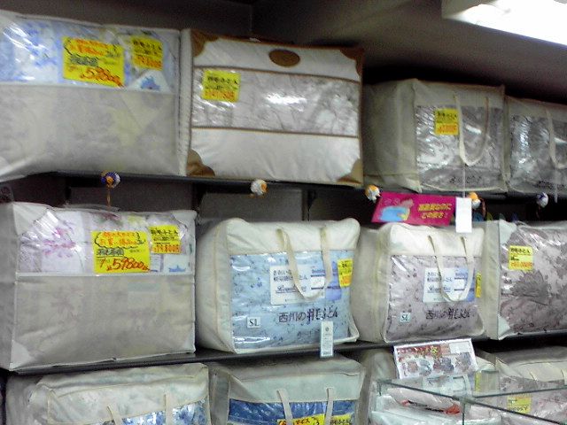 羽毛店内