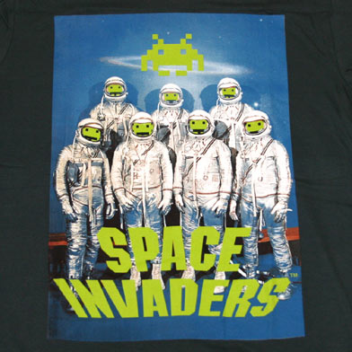 スペース インベーダー 宇宙飛行士Tシャツ-2
