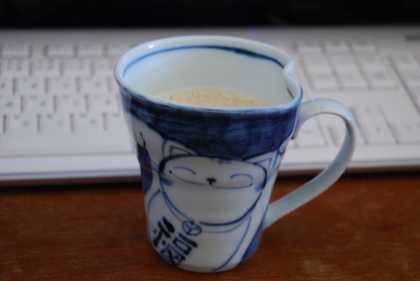 お気に入りのカップでロイヤルミルクティ