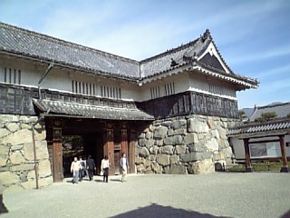 松本城内入り口
