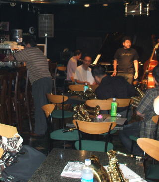 live-3