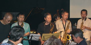 live-3