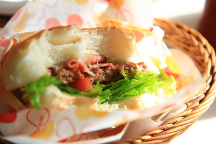 TOMIチーズベーコンバーガー