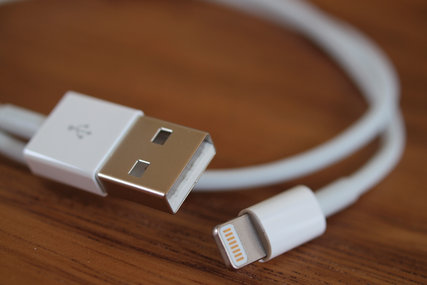 iPhone用 Lightning - USBケーブル