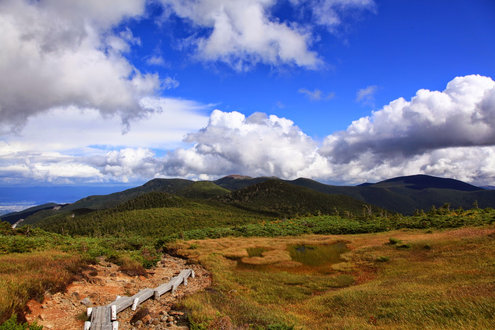 昭元山から東大巓の稜線