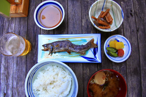嘉門次小屋のイワナの塩焼き