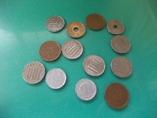 687円