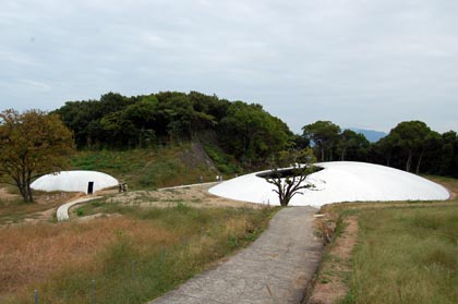 豊島美術館