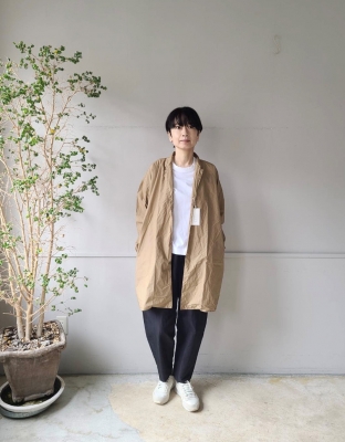 MUYA Linen livery coat リネンリバリーコートサイズ2 生成 MUYA Nylon livery coat Tailored collar - LADER