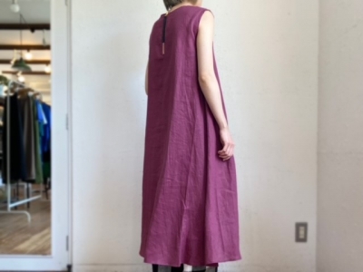 三田 段々の花模様が可愛いです。裾の紫のペチコートがアクセントです