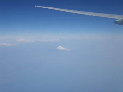 天高く雪冠る山