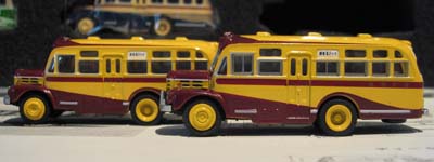 左奥:単品販売仕様、右手前:プレミアムコレクションセット仕様。プレミアムコレクションセット仕様では、窓のサッシも表現されています。