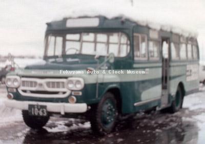 江若交通のいすゞBXD30(1965年式か,帝国自動車工業) 堅田営業所で1975〜76年の冬に撮影されたものか