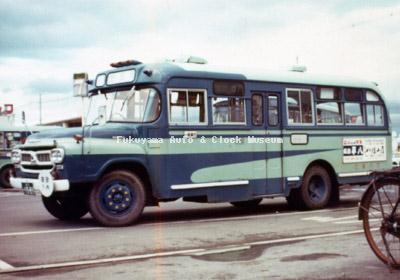 江若交通のいすゞBXD30(1967年式,帝国自動車工業) 堅田営業所で1976年か77年に撮影されたものか