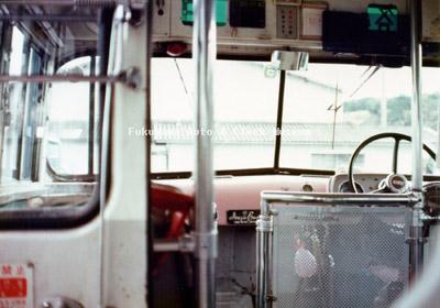 江若交通のいすゞBXD30(1967年式,帝国自動車工業) 堅田営業所で1976年か77年に撮影されたものか