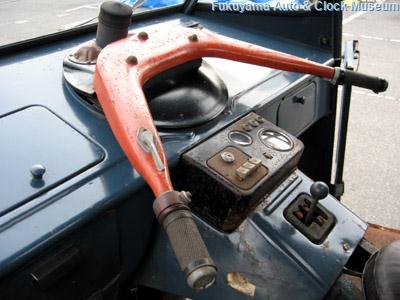 三輪トラック・マツダGLTB77の運転台