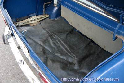 ダットサン サニー1000デラックス(初代B10前期型2ドアセダン,1966年式)のトランク