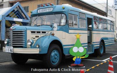 「はたらく車ひろば in ロマンチック街道313」へ出展したボンネットバス・日野BH15 井原青年会議所のイメージキャラクター“キラりん”がお出迎え