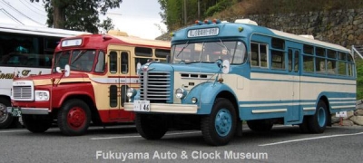 吹屋ふるさと村の千枚駐車場に並んだトヨタDB100と日野BH15【クリックで大きく表示】