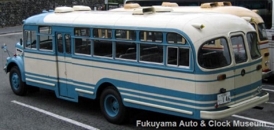 吹屋ふるさと村の千枚駐車場に並んだトヨタDB100と日野BH15【クリックで大きく表示】