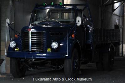 NHK土曜ドラマスペシャル「とんび」に出演 F様の日野KB120型ボンネットトラック(1967年式,元クレーン車) 旧門司食糧倉庫において