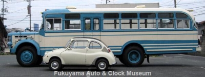 ボンネットバス・日野BH15(1961年式,帝国自動車工業)とスバル360DX(K111,1968年式) 大きさ比べ【クリックで大きく表示】