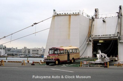 第7回大阪モーターショーに出展のためフェリーで別府から大阪南港に到着した豊後高田市のボンネットバス・いすゞBX141 1月19日撮影【クリックで大きく表示】