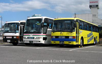 新旧(旧旧?)三菱ふそう車3台並び 鞆鉄道福山営業所において