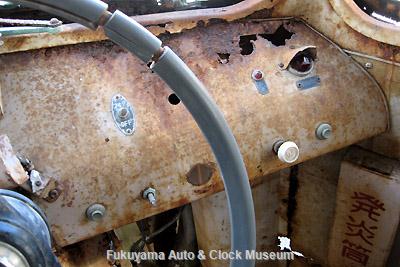 元中鉄バスのニッサンU690(1964年式,富士重工業)廃車体 ダッシュボード右端のスイッチ・ボタン・ランプ類