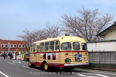 豊後高田 昭和の町周遊から第9回「昭和の町」レトロカー大集合会場へ帰着したボンネットバス・いすゞBX141【クリックで大きく表示】
