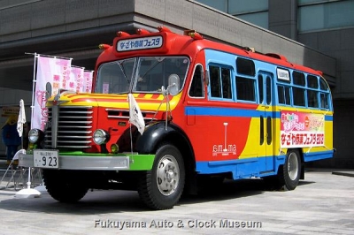 ボンネットバス・日野BA14 4月1日、名古屋市公館前にて記念撮影【クリックで大きく表示】