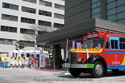 4月1日、名古屋市公館前で開催の な・ご・や商業フェスタ2013 出発式(リハーサル)風景