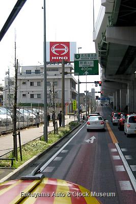 4月5日、名古屋市瑞穂区・愛知日野自動車本社沿いの国道1号線を南進するボンネットバス・日野BA14