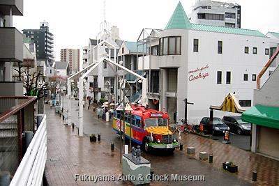 4月6日、名古屋市北区・大曽根商店街を訪問したボンネットバス・日野BA14