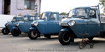 「第6回糸目フェス」開催風景 マツダの三輪トラック4台+三輪車並び