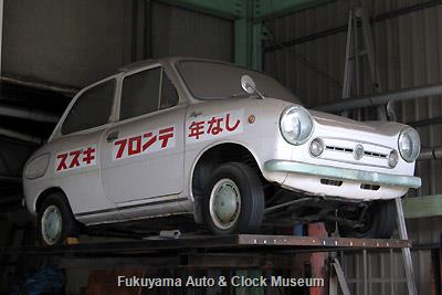 福山市中心部の某自動車店で保存されているスズキ フロンテ360(2代目,LC10,前期型スタンダード?)