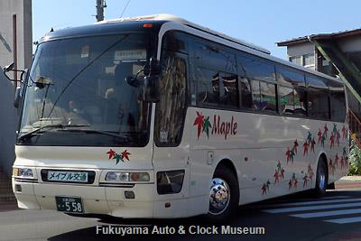 メイプル交通の三菱ふそうKL-MS86MPエアロバス(2001年式,三菱自動車バス製造,広島200か558)