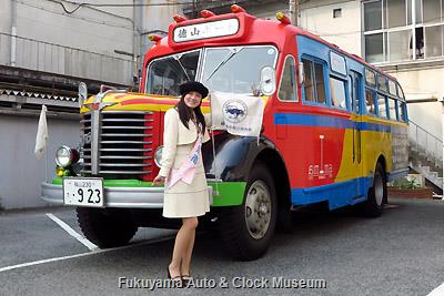 12月6日、周南市市民館の駐車場において 周南市観光大志「さわやか周南」難波里紗さん